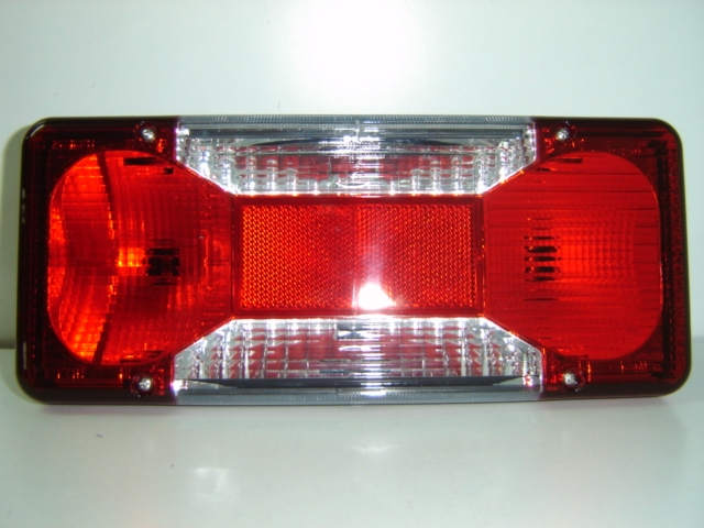 IVECO DAILY 2006 PILOTO TRASERO DERECHO CABINA ABIERTAERTA